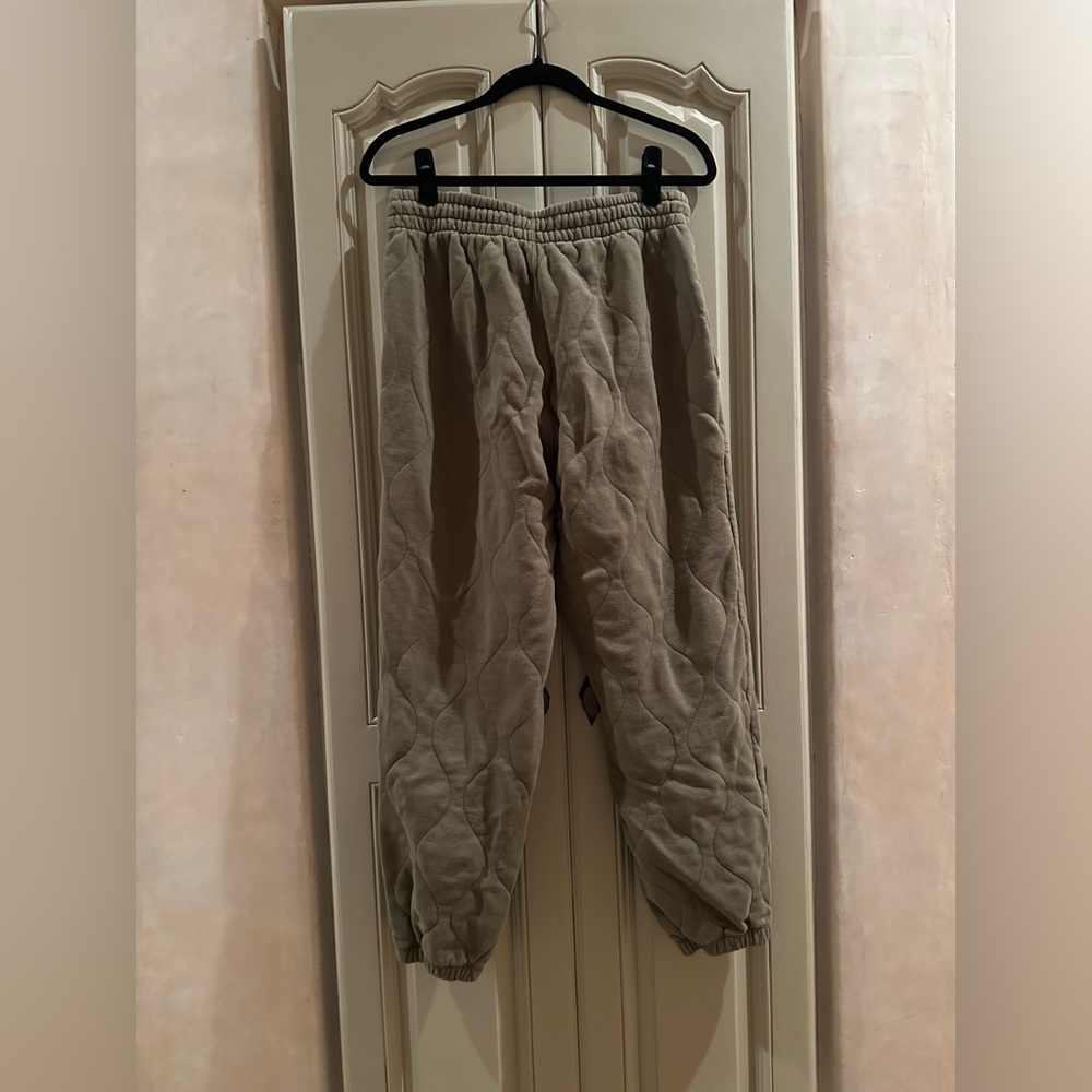 Abercrombie & Fitch Quilted Joggers - Picture 4 of 4